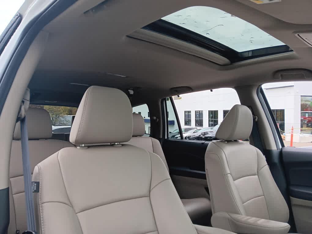 used 2022 Honda Pilot car, priced at $28,495