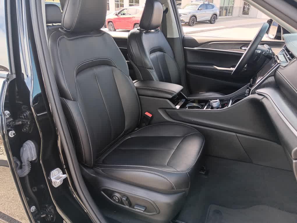 used 2022 Jeep Grand Cherokee L car, priced at $28,595
