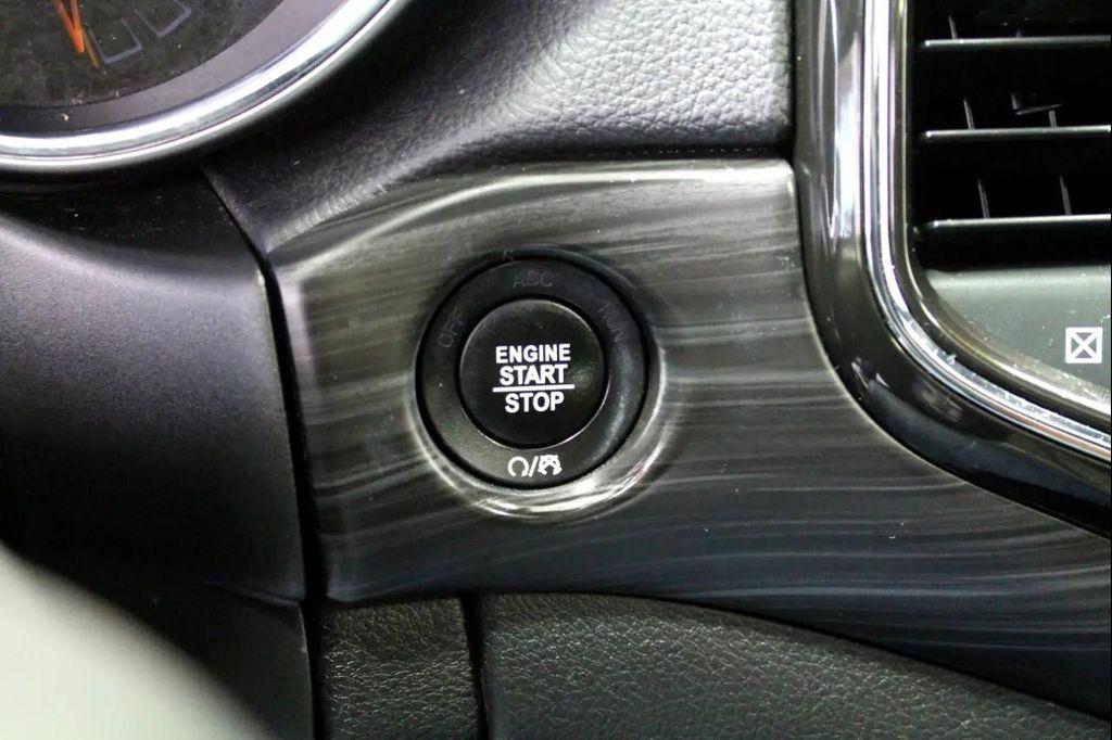 used 2021 Jeep Grand Cherokee car, priced at $18,495