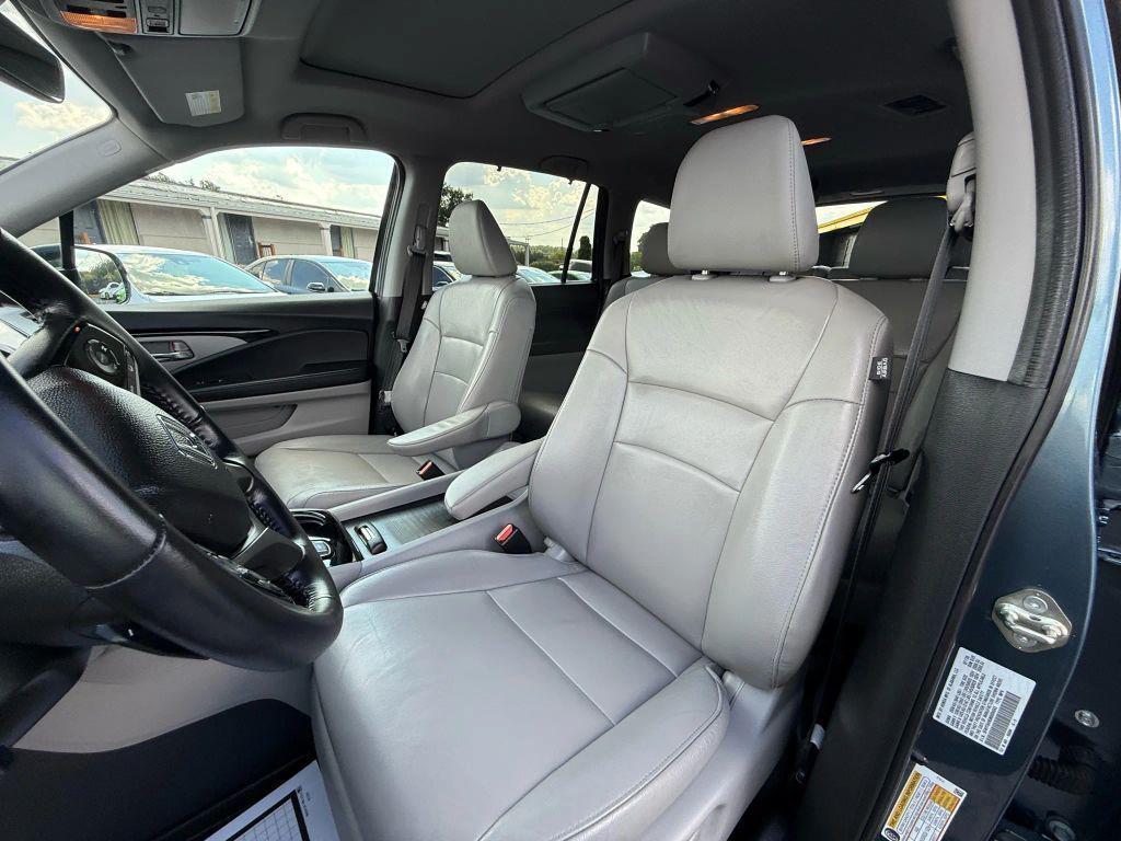 used 2021 Honda Pilot car, priced at $25,999