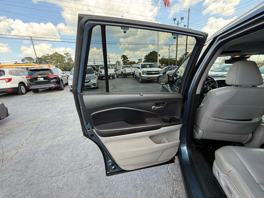 used 2021 Honda Pilot car, priced at $25,999