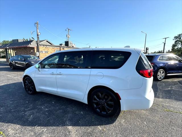 used 2018 Chrysler Pacifica car, priced at $12,495
