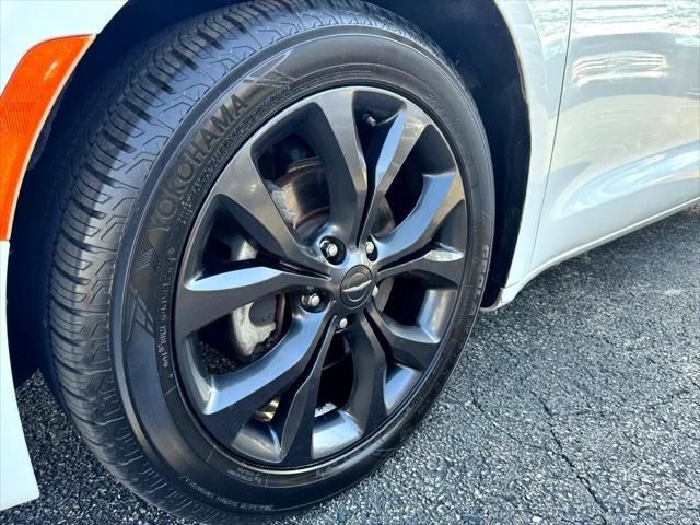 used 2018 Chrysler Pacifica car, priced at $12,495