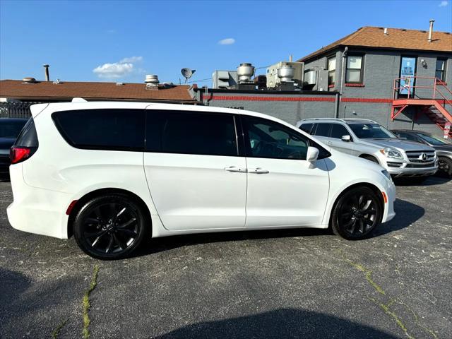 used 2018 Chrysler Pacifica car, priced at $12,495