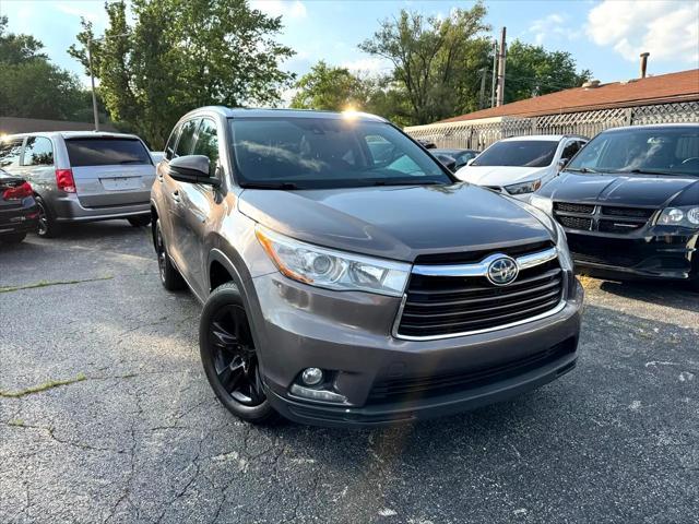 used 2015 Toyota Highlander Hybrid car, priced at $15,500