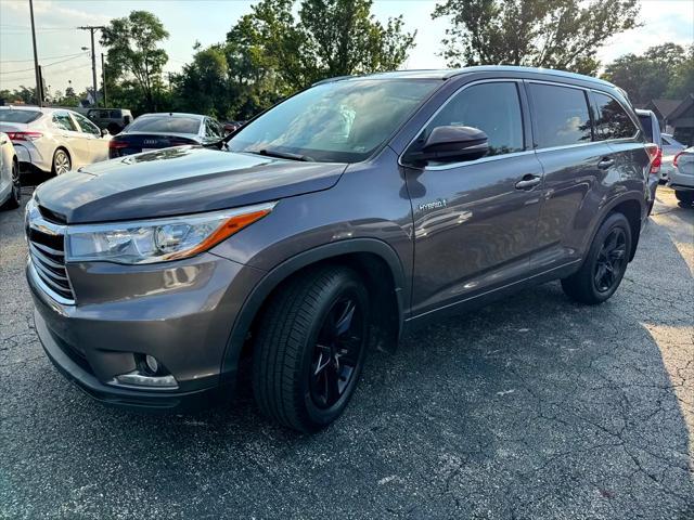 used 2015 Toyota Highlander Hybrid car, priced at $15,500
