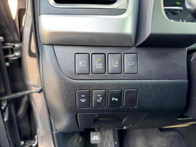 used 2015 Toyota Highlander Hybrid car, priced at $15,500