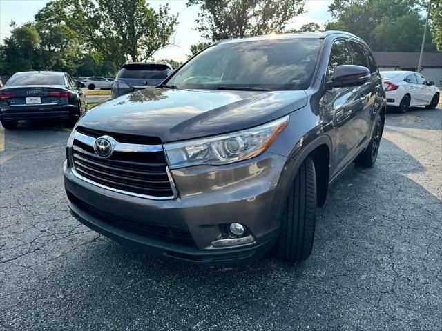 used 2015 Toyota Highlander Hybrid car, priced at $15,500