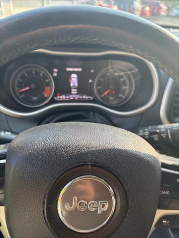 used 2015 Jeep Cherokee car, priced at $5,998