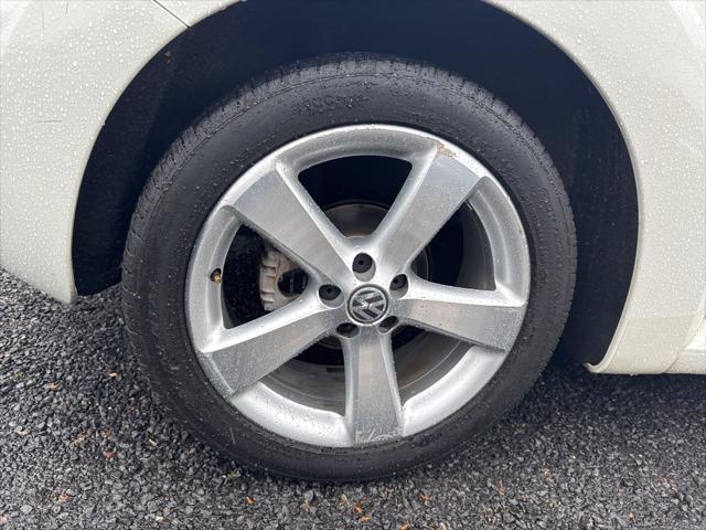 used 2007 Volkswagen New Beetle car, priced at $9,998