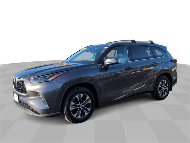 used 2022 Toyota Highlander car, priced at $36,194