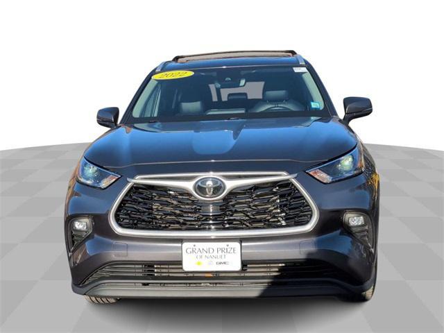 used 2022 Toyota Highlander car, priced at $36,194