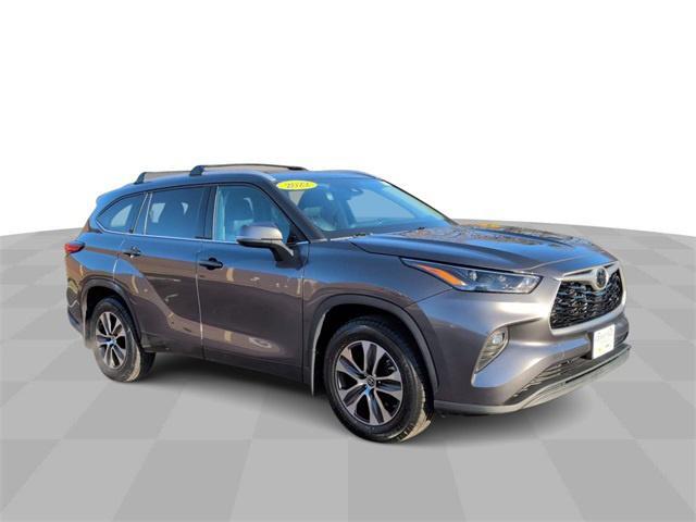 used 2022 Toyota Highlander car, priced at $36,194