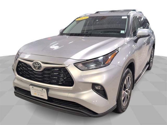 used 2021 Toyota Highlander car, priced at $32,494