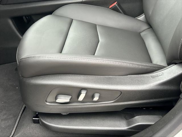 new 2025 Cadillac XT5 car, priced at $51,990