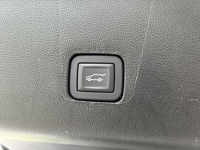 used 2023 Chevrolet Traverse car, priced at $37,879
