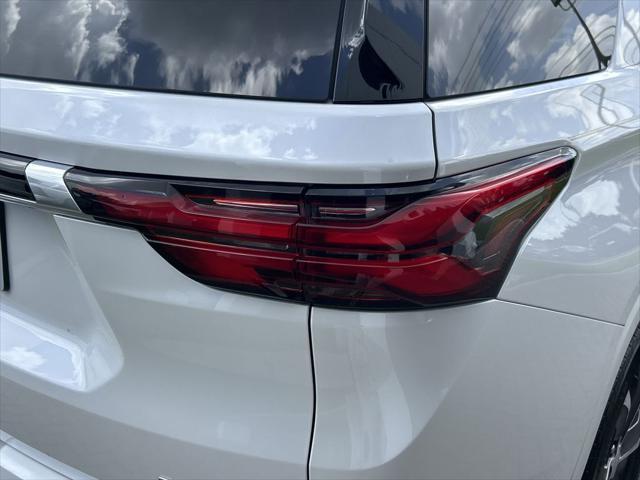 used 2023 Chevrolet Traverse car, priced at $37,879