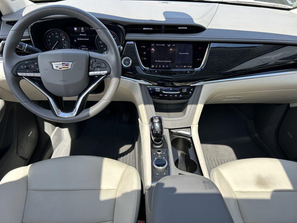 used 2023 Cadillac XT6 car, priced at $37,444