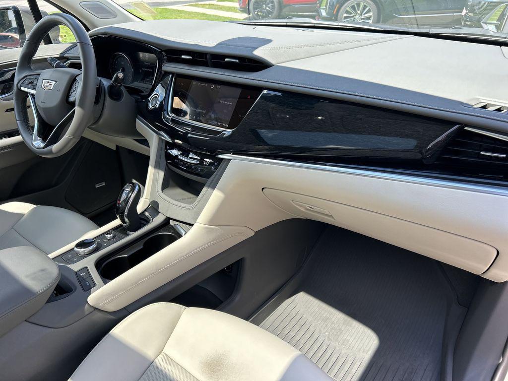 used 2023 Cadillac XT6 car, priced at $37,444