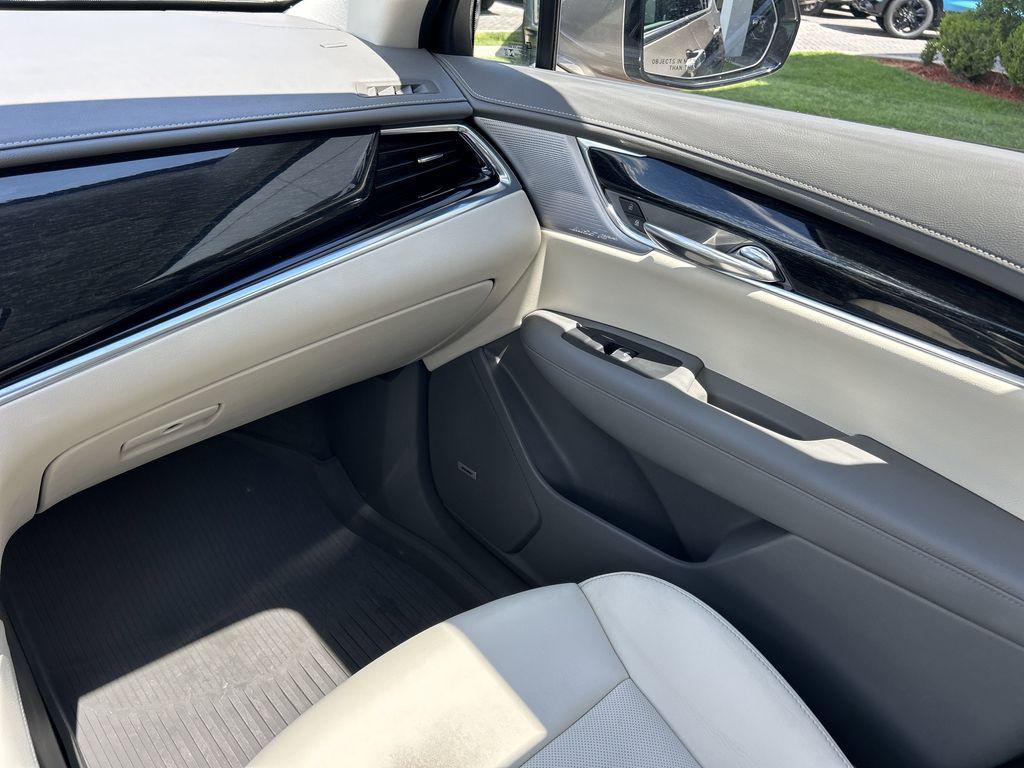 used 2023 Cadillac XT6 car, priced at $37,444