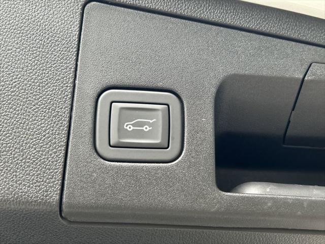 new 2025 Cadillac XT4 car, priced at $51,560