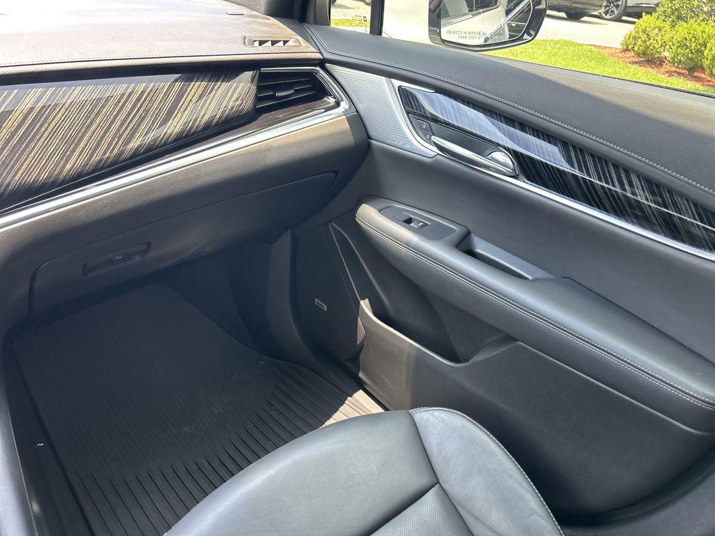 used 2023 Cadillac XT6 car, priced at $38,888
