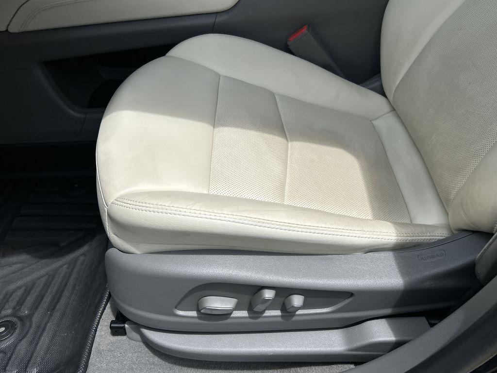 used 2022 Cadillac XT5 car, priced at $27,700