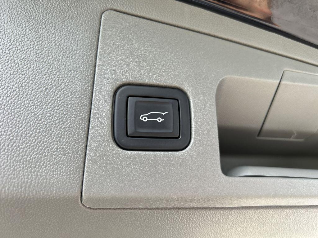 used 2022 Cadillac XT5 car, priced at $27,700