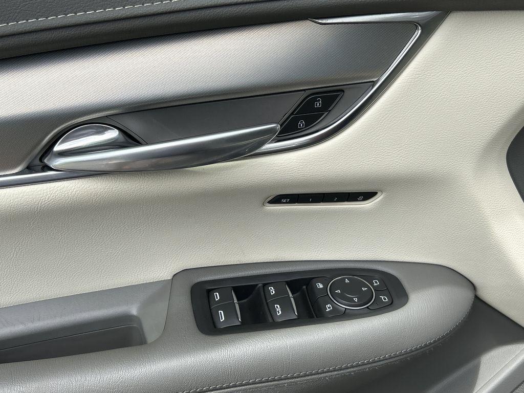 used 2022 Cadillac XT5 car, priced at $27,700