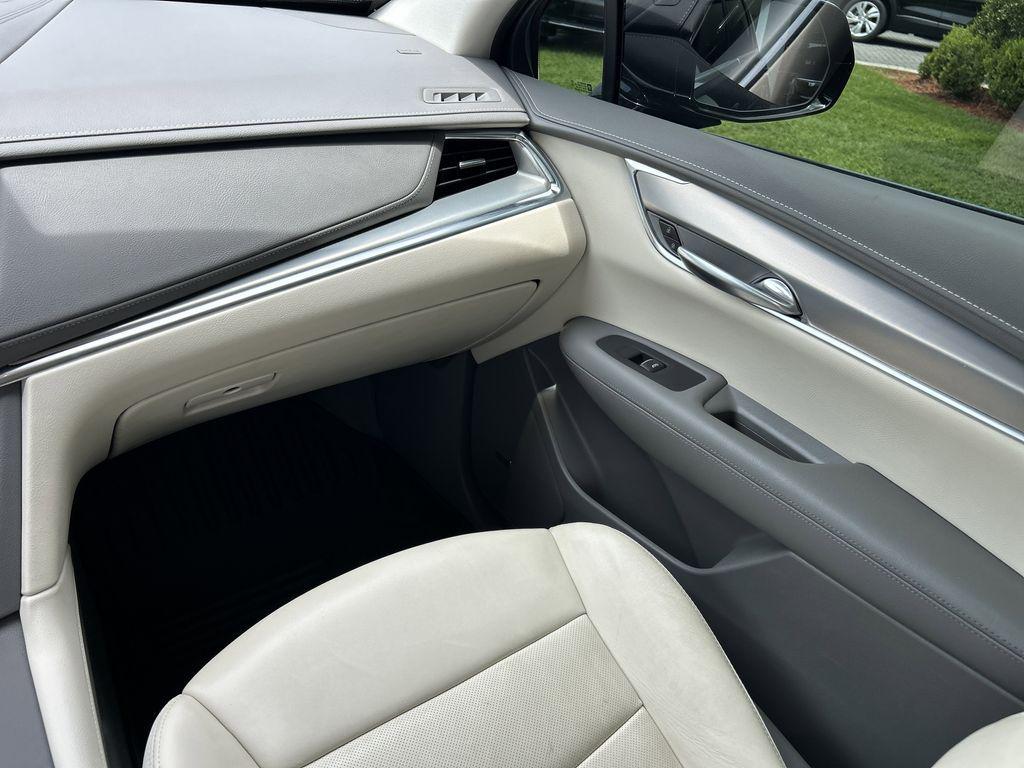 used 2022 Cadillac XT5 car, priced at $27,700