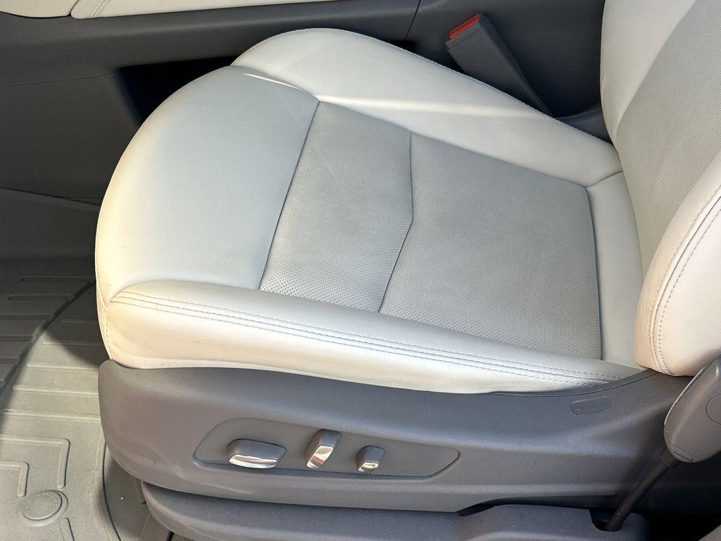 used 2023 Cadillac XT5 car, priced at $33,877