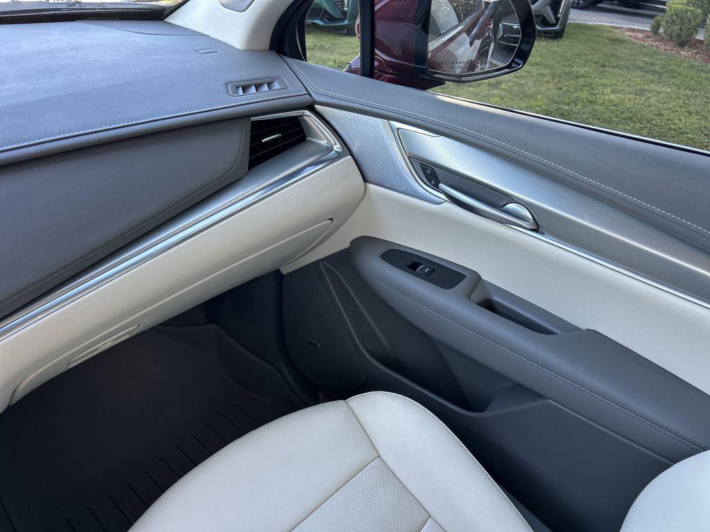 used 2023 Cadillac XT5 car, priced at $33,877