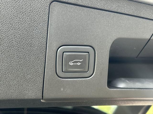 used 2023 Cadillac XT4 car, priced at $32,870