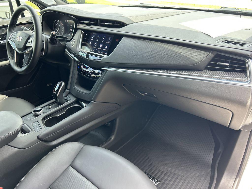 used 2025 Cadillac XT5 car, priced at $52,912