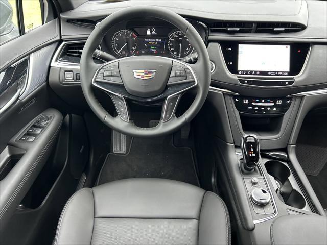 new 2025 Cadillac XT5 car, priced at $50,990