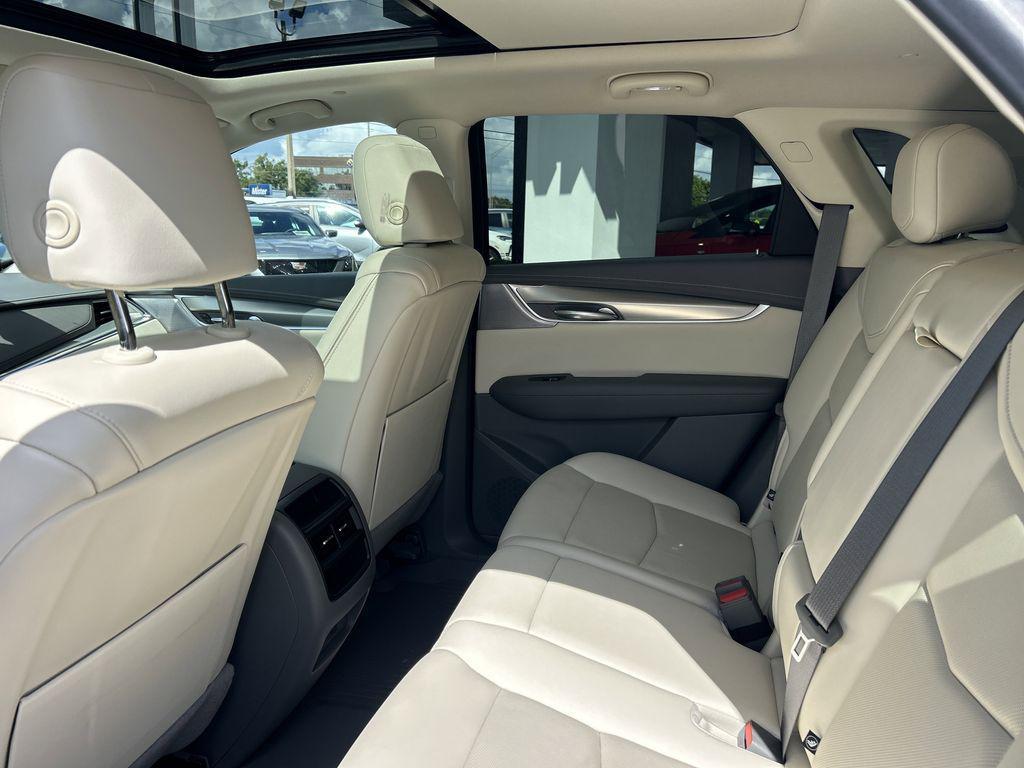 used 2022 Cadillac XT5 car, priced at $35,994