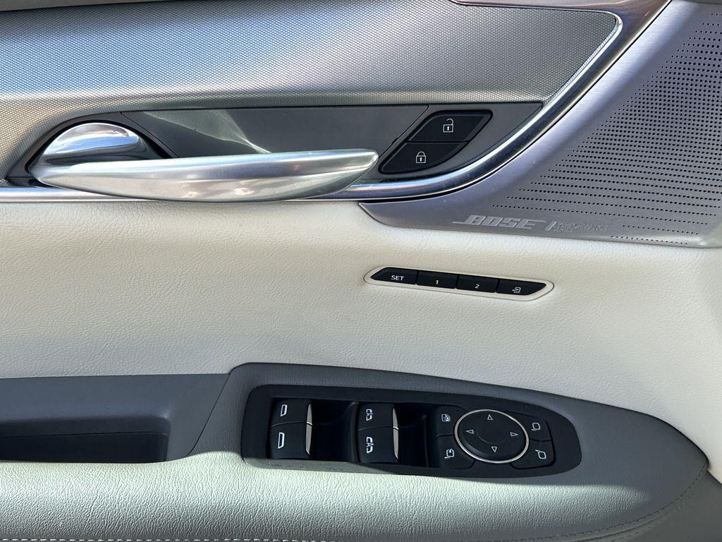 used 2022 Cadillac XT5 car, priced at $35,994