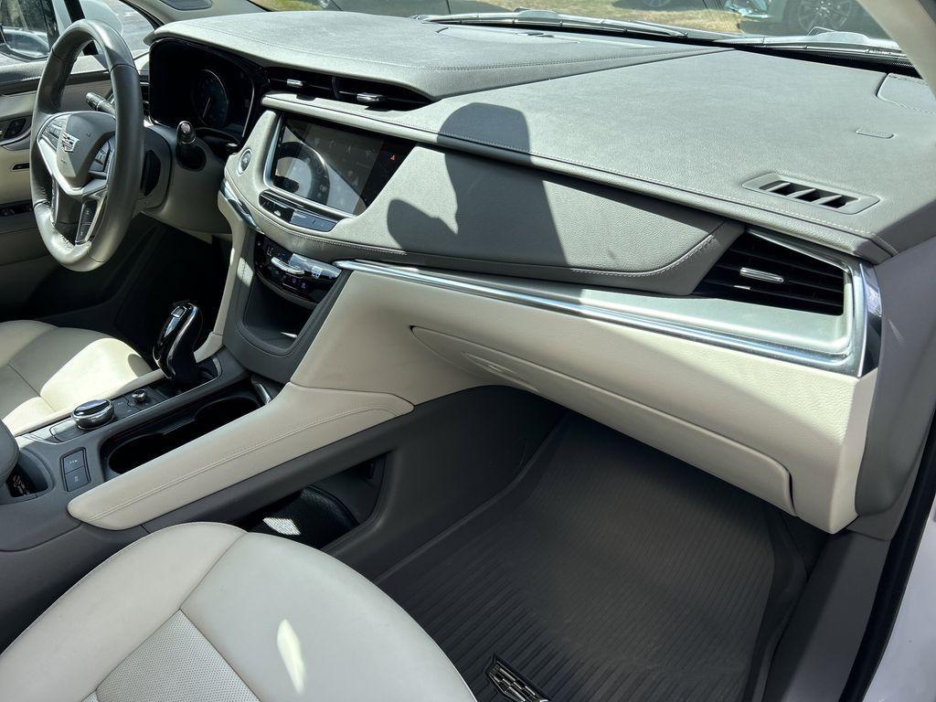 used 2022 Cadillac XT5 car, priced at $35,994