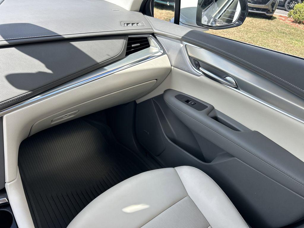 used 2022 Cadillac XT5 car, priced at $35,994