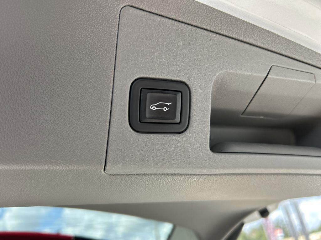 used 2022 Cadillac XT5 car, priced at $35,994