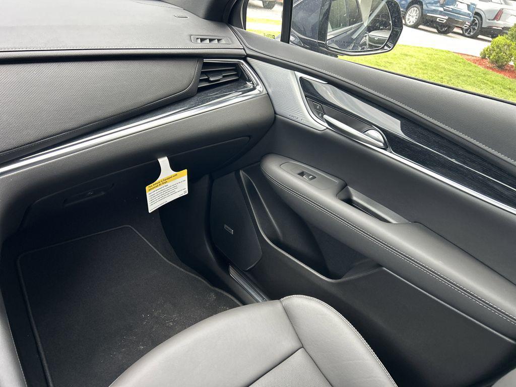 new 2025 Cadillac XT5 car, priced at $52,615