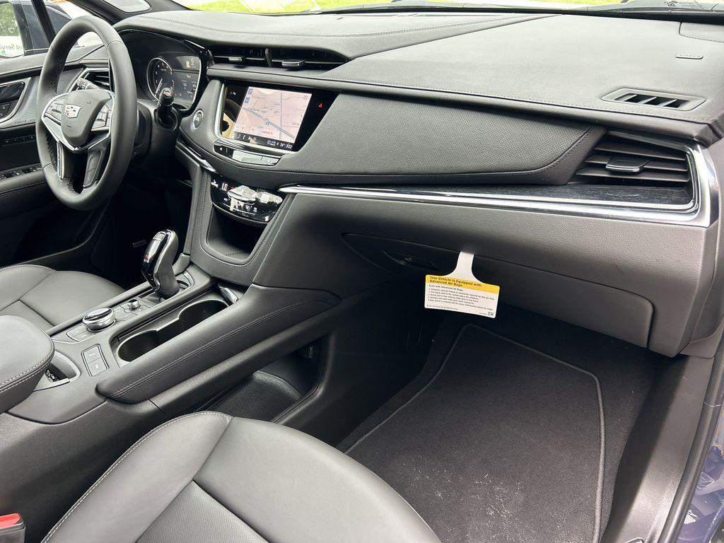 new 2025 Cadillac XT5 car, priced at $52,615