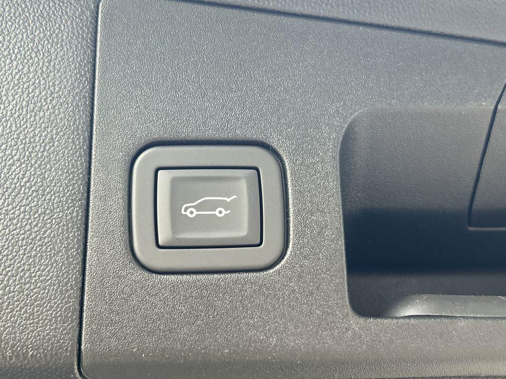 new 2025 Cadillac XT5 car, priced at $52,615