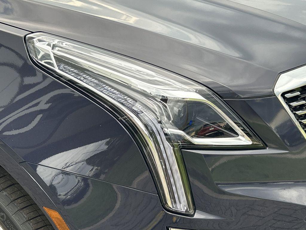 new 2025 Cadillac XT5 car, priced at $52,615