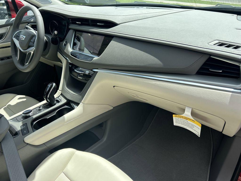 new 2025 Cadillac XT5 car, priced at $54,515