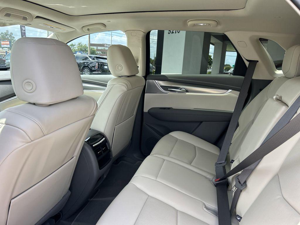 new 2025 Cadillac XT5 car, priced at $54,515
