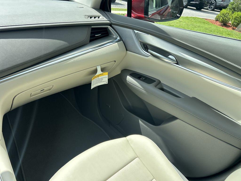 new 2025 Cadillac XT5 car, priced at $54,515