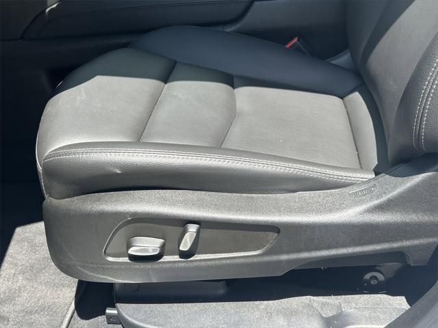 used 2022 Cadillac XT5 car, priced at $28,974