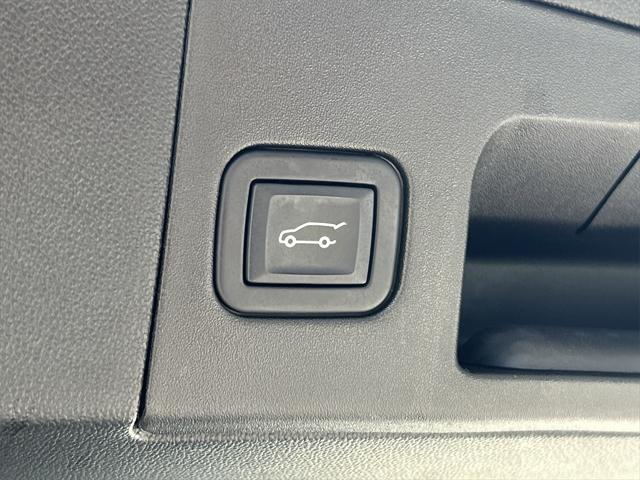 used 2022 Cadillac XT5 car, priced at $28,974
