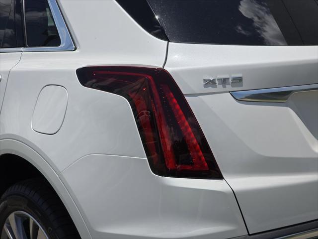 new 2025 Cadillac XT5 car, priced at $52,215